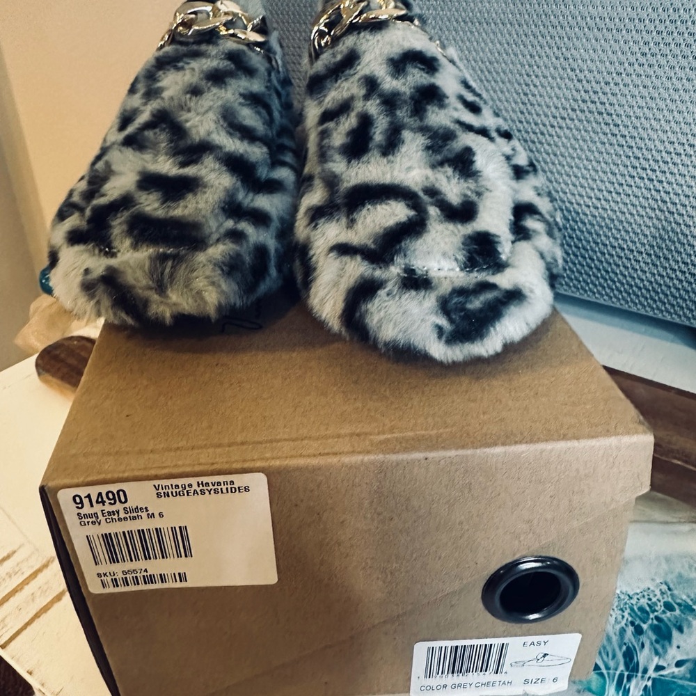 Leopard Print Fuzzy Slippers with Chain Detail - Picture 2 of 2